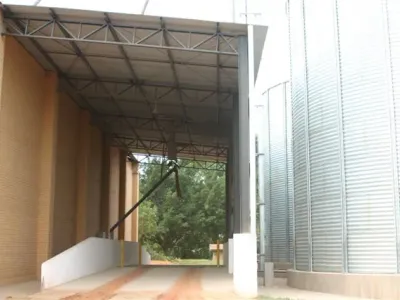 Infraestrutura — Moega Recebimento Graos Entrada Coberta Silo