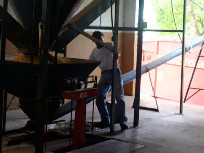 Infraestrutura — Sistema Transporte Graos Rosca Elevador Industrial