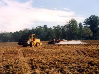 Agricultura — Trator Esteira Revolvimento Solo Preparo